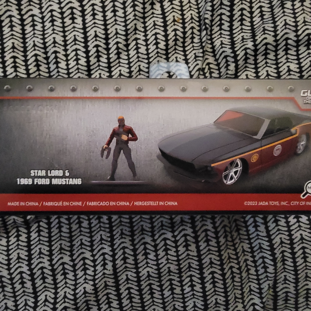 GUARDIANS OF THE GALAXY: STAR LORD W/ 1969 FORD MUSTANG  FIGUREl